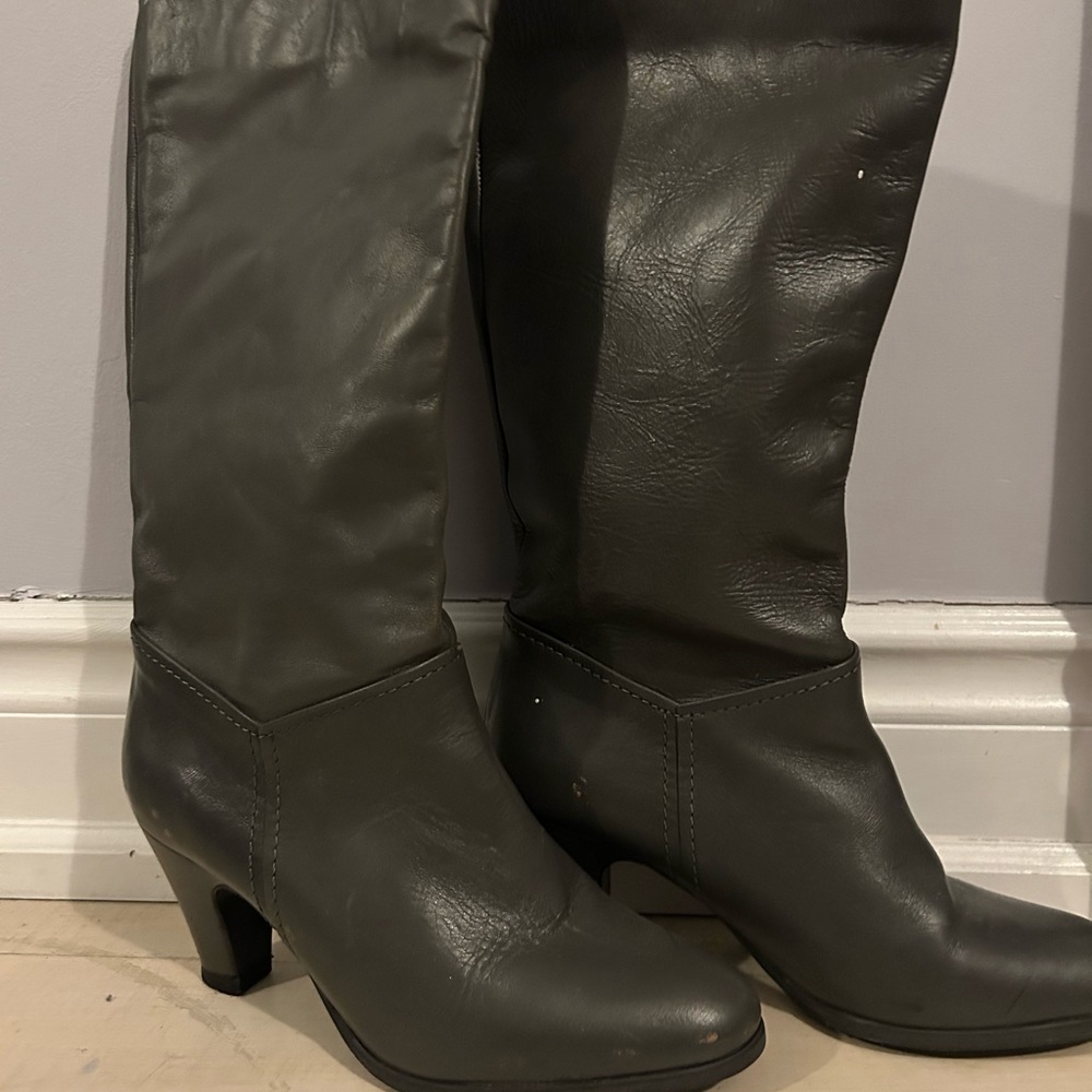 Elegant Women's Knee-High Boots